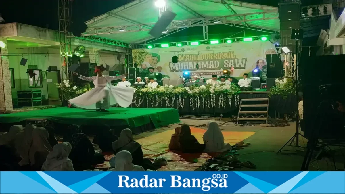 Personel Polsek Laren melaksanakan pengamanan pengajian Maulid Nabi Muhammad SAW di Ponpes Babul Khoir, Sabtu (19/9/2026). (Dok. Ho/RadarBangsa.co.id)