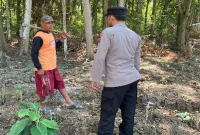 Petugas memantau kawasan hutan Desa Gampangsejati dalam patroli pencegahan Karhutla, Kamis (10/9/2026). (Foto Dok Ho/RadarBangsa.co.id)