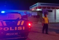 Personel Polsek Tikung saat melaksanakan patroli malam di wilayah Kecamatan Tikung, Minggu (13/9/2026). (Dok. Ho/RadarBangsa.co.id)