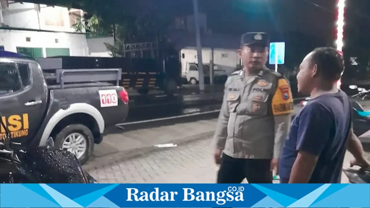 Personel Polsek Tikung melaksanakan patroli dialogis untuk mengantisipasi gangguan kamtibmas di Alfamart dan Klinik Medika Prima, Jumat (18/9/2026). (Dok. Ho/RadarBangsa.co.id)