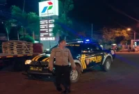 Personel Polsek Tikung melaksanakan patroli obyek vital di wilayah Tikung, Jumat (4/9/2026) malam. (Foto Dok Ho/RadarBangsa.co.id)