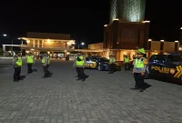 Personel gabungan Polsek Tikung saat menggelar patroli KRYD di sejumlah titik rawan wilayah Tikung, Lamongan, Sabtu (5/9/2026) malam. (Foto Dok Ho/RadarBangsa.co.id)