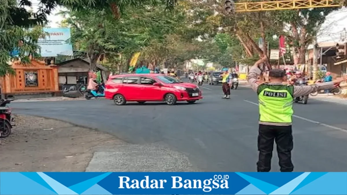 Personel Polsek Tikung melakukan pengaturan lalu lintas dalam Commanderwish pagi, Jumat (11/9/2026). (Foto Dok Ho/RadarBangsa.co.id)