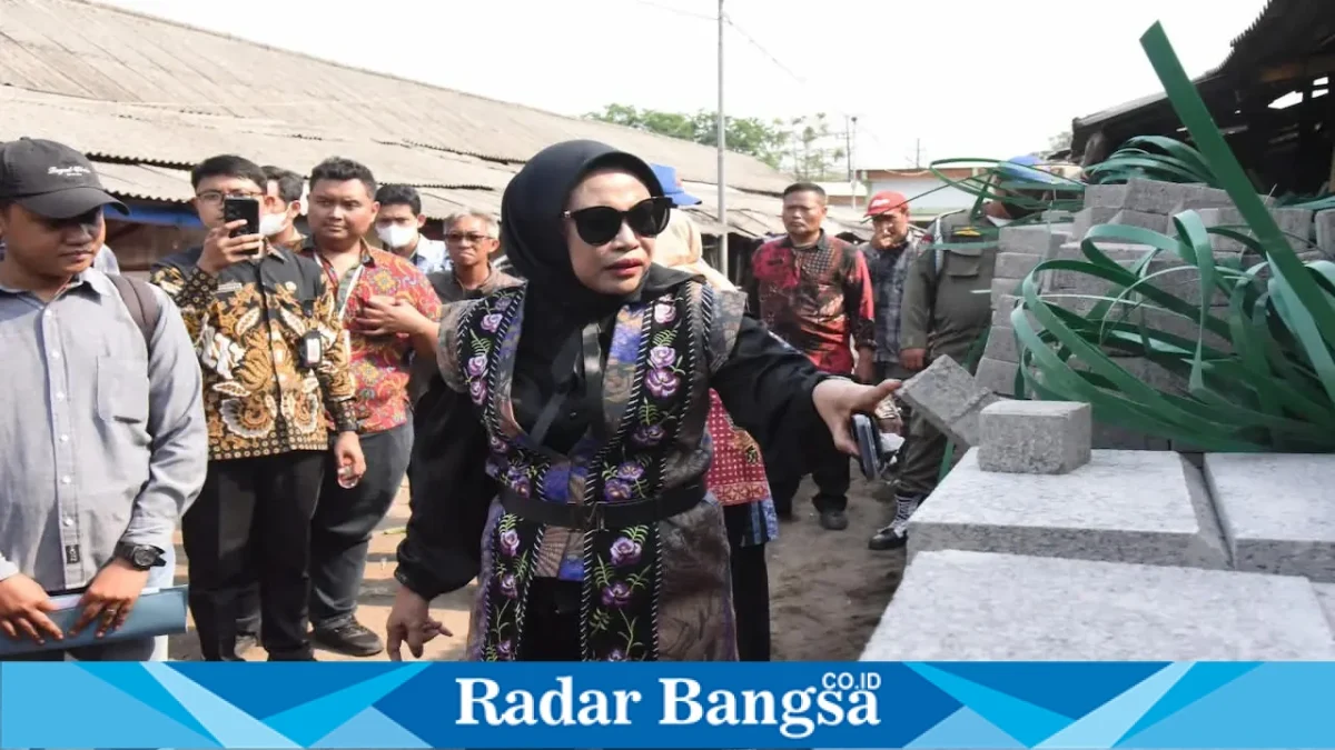 Wabup Sidoarjo Mimik Idayana saat sidak proyek di Pasar Taman, Kamis (10/9/2026). (Foto Dok Ho/RadarBangsa.co.id)