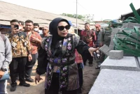 Wabup Sidoarjo Mimik Idayana saat sidak proyek di Pasar Taman, Kamis (10/9/2026). (Foto Dok Ho/RadarBangsa.co.id)