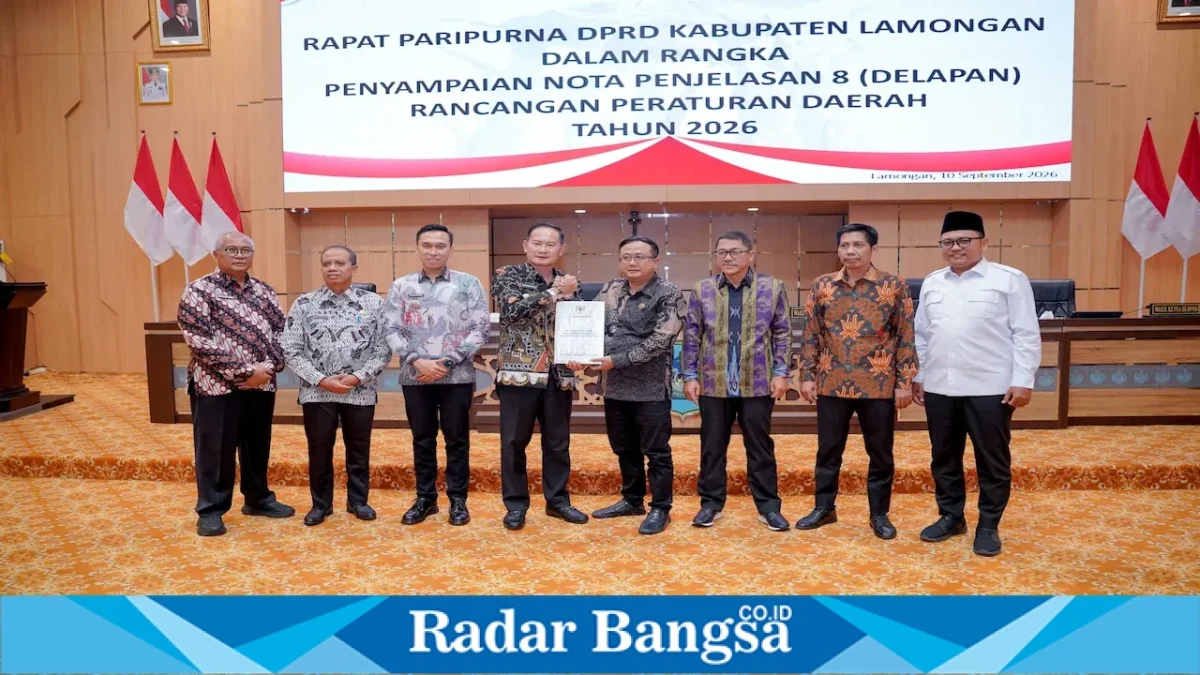 Rapat Paripurna DPRD Lamongan dengan agenda jawaban Bupati atas pandangan fraksi terkait Raperda Perubahan APBD 2026, Kamis (10/9/2026). (Foto Dok Ho/RadarBangsa.co.id)