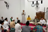 Wabup Pelalawan H. Husni Tamrin bersama jamaah saat mengikuti Gerakan Subuh Berjamaah di Masjid Fajar Akbar, Rabu (9/9/2026). (Foto Dok Ho/RadarBangsa.co.id)