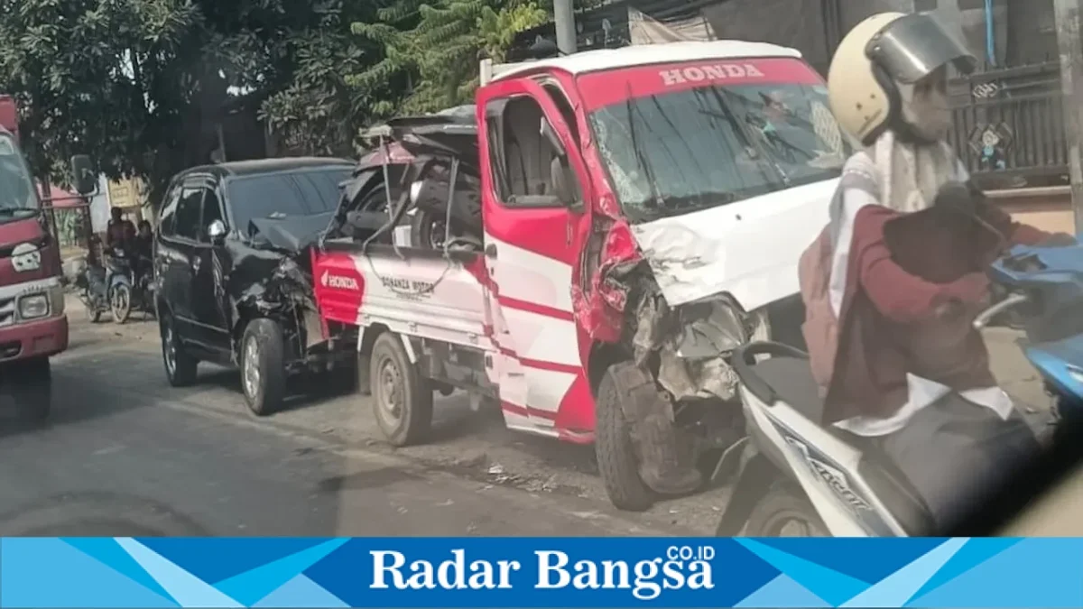 Tiga kendaraan terlibat kecelakaan di Jalan Lamongan-Mantup, Desa Bakalan Pule, Tikung, Selasa (8/9/2026). (Foto Dok Ho/RadarBangsa.co.id)