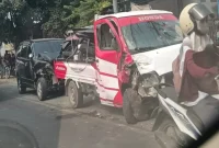 Tiga kendaraan terlibat kecelakaan di Jalan Lamongan-Mantup, Desa Bakalan Pule, Tikung, Selasa (8/9/2026). (Foto Dok Ho/RadarBangsa.co.id)