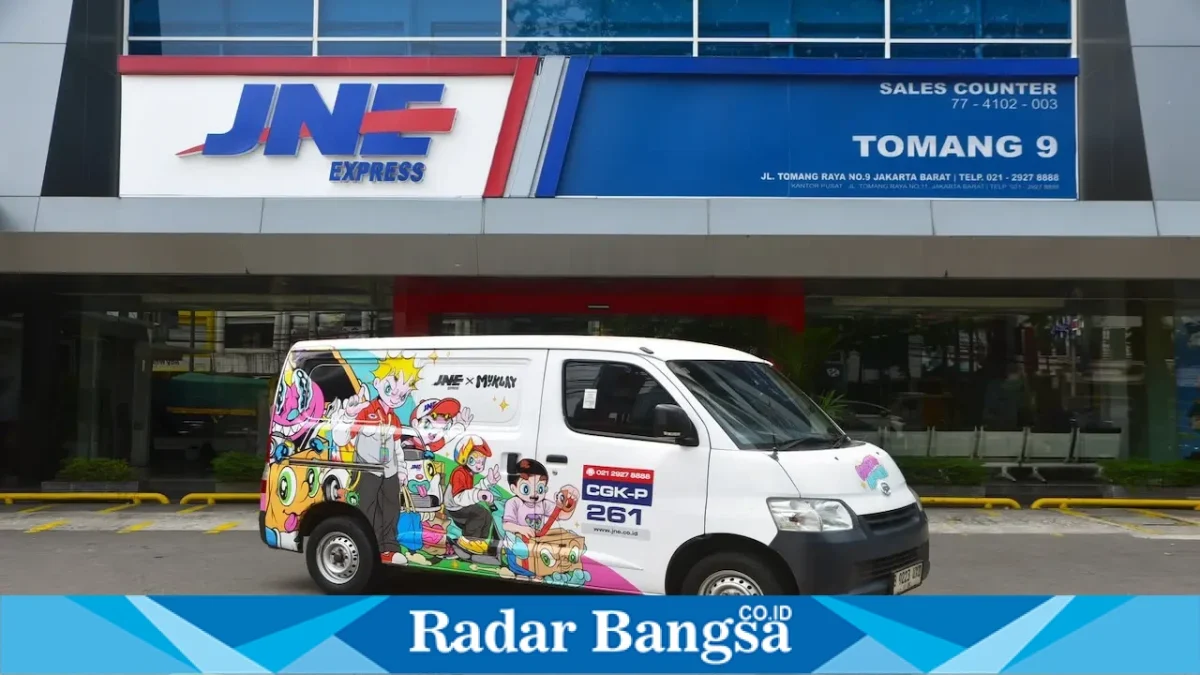 Armada JNE menampilkan karya visual Muklay menjelang HUT ke-36 JNE, September 2026. (Dok. Ho/RadarBangsa.co.id)