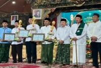 Penyerahan trofi Juara Umum I MTQ Kabupaten Bangkalan kepada Kecamatan Sepulu di Pendopo Agung Bangkalan, Kamis (10/9/2026). (Dok. Ho/RadarBangsa.co.id)