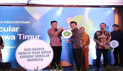 Bupati Subandi saat menghadiri peluncuran daerah percontohan InCircular di Surabaya