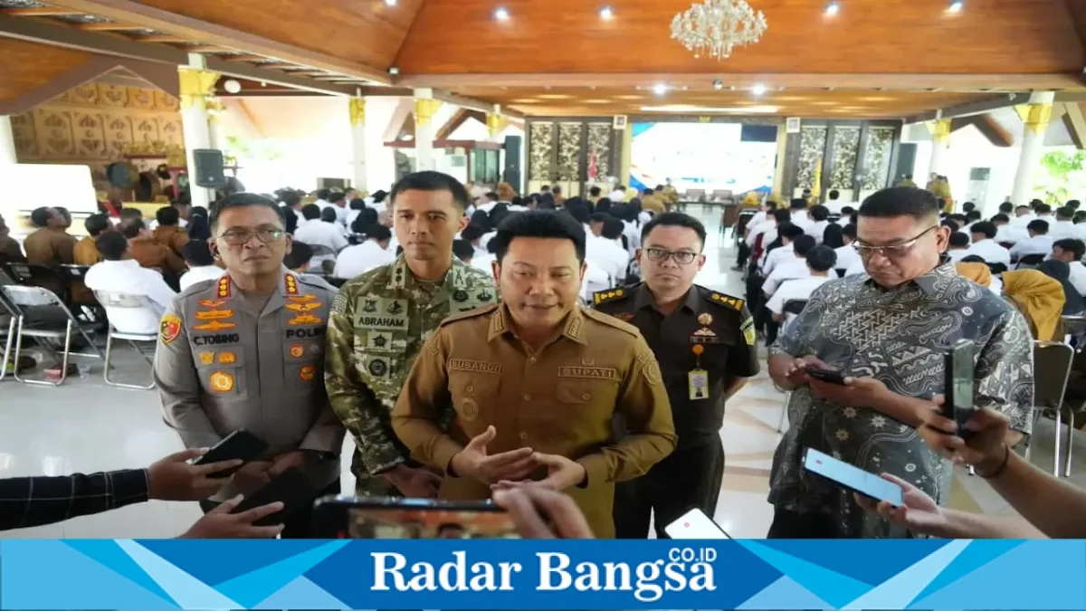 Bupati Sidoarjo H. Subandi saat memimpin rapat koordinasi monitoring dan evaluasi MBG di Pendopo Delta Wibawa, Selasa (8/9/2026). (Foto Dok Ho/RadarBangsa.co.id)