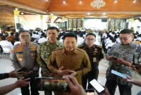 Bupati Sidoarjo H. Subandi saat memimpin rapat koordinasi monitoring dan evaluasi MBG di Pendopo Delta Wibawa, Selasa (8/9/2026). (Foto Dok Ho/RadarBangsa.co.id)