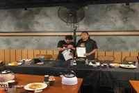 Suporter Persekabpas mengikuti rakor jelang Liga 3 Jawa Timur di Paralayang Sempu, Pasuruan, Minggu (13/9/2026). (Dok. Ho/RadarBangsa.co.id)