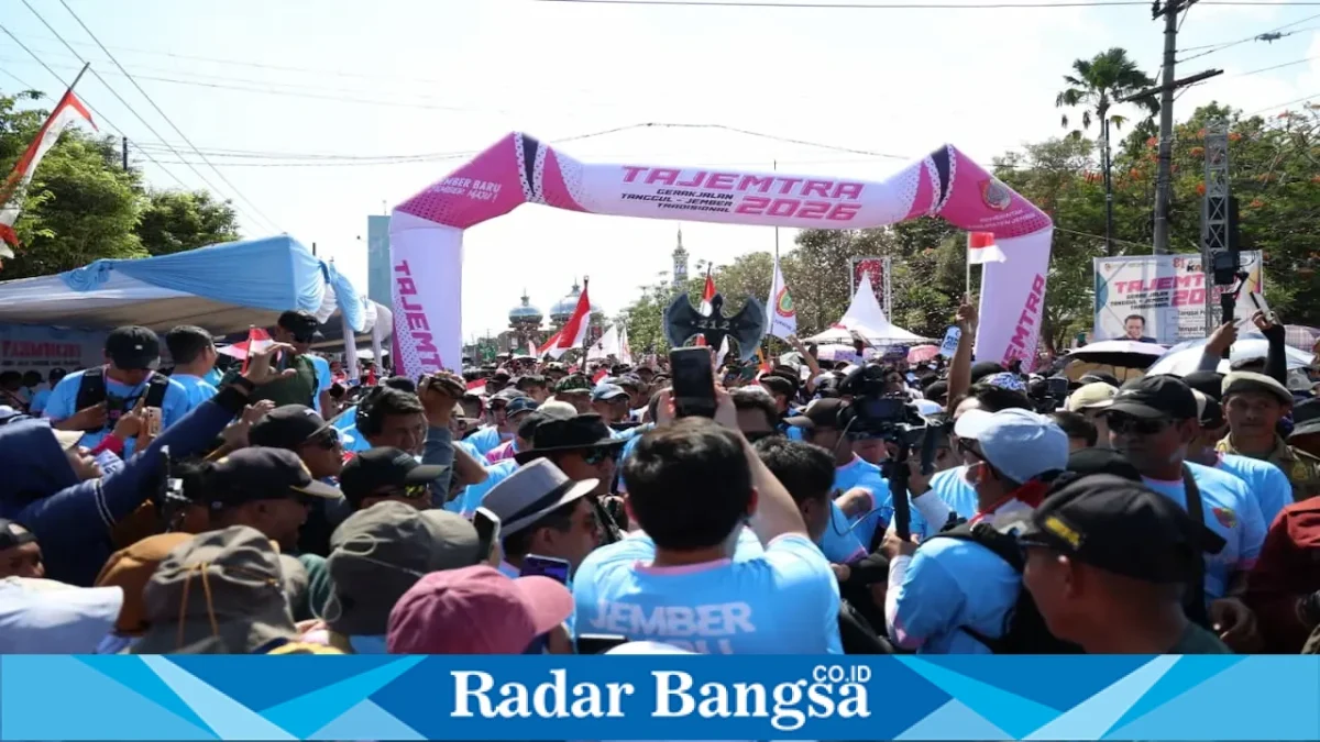 Bupati Jember Gus Fawait melepas peserta Tajemtra 2026 dari Alun-Alun Kecamatan Tanggul, Sabtu (5/9/2026). (Foto Dok Ho/RadarBangsa.co.id)