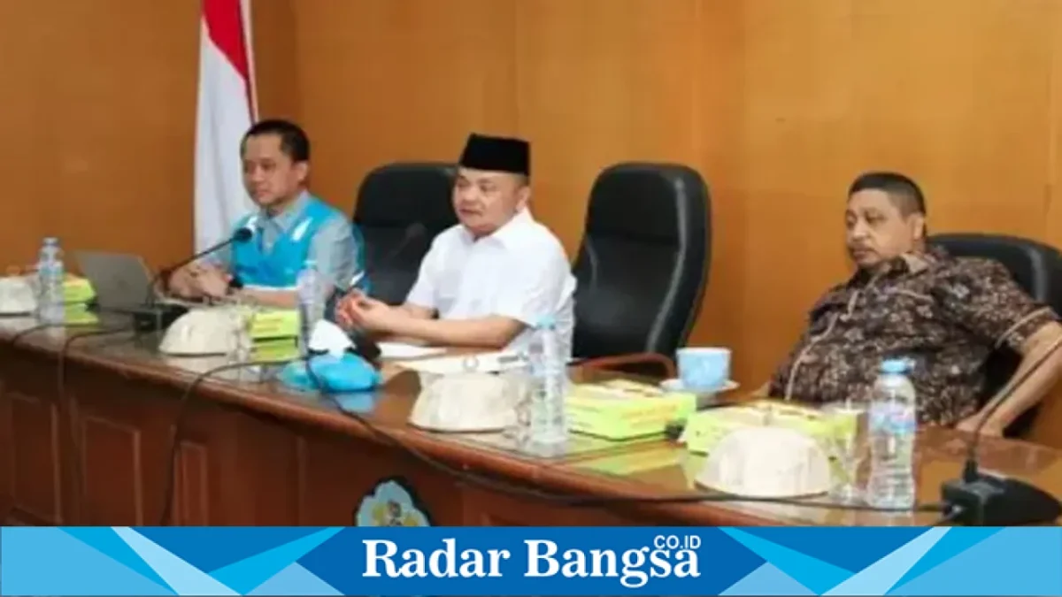 Wakil Bupati Bangkalan Moch. Fauzan Ja’far memimpin Rakor Pemenuhan Titik Lokasi Usulan Listrik Desa Kabupaten Bangkalan Tahun 2027 di Aula Diponegoro Pemkab Bangkalan, Kamis (24/9/2026). (Dok. Ho/RadarBangsa.co.id)
