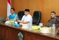 Wakil Bupati Bangkalan Moch. Fauzan Ja’far memimpin Rakor Pemenuhan Titik Lokasi Usulan Listrik Desa Kabupaten Bangkalan Tahun 2027 di Aula Diponegoro Pemkab Bangkalan, Kamis (24/9/2026). (Dok. Ho/RadarBangsa.co.id)