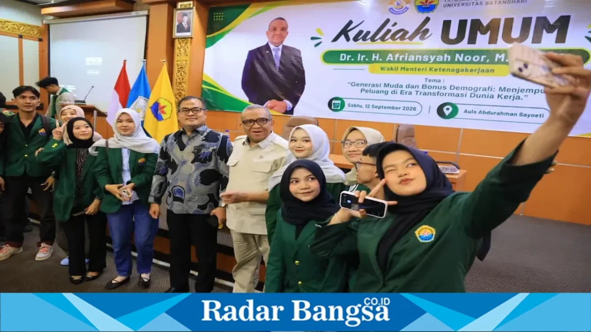Wamenaker Afriansyah Noor memberikan kuliah umum di Universitas Batanghari, Jambi, Sabtu (12/9/2026). (Foto Dok Ho/RadarBangsa.co.id)