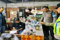 Barang bukti minuman beralkohol hasil penertiban Polsek Deket, Lamongan, Rabu (10/9/2026). (Foto Dok Ho/RadarBangsa.co.id)