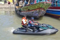 Wali Kota Pasuruan Adi Wibowo menyusuri Sungai Sodo menggunakan jet ski dalam penelusuran potensi wisata bahari Kota Pasuruan, Jumat (25/9/2026). (Dok. Ho/RadarBangsa.co.id)