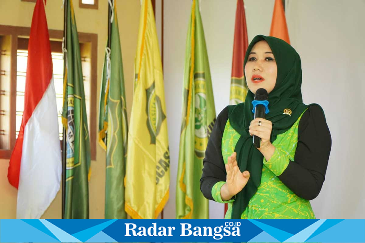 Di hadapan ratusan mahasiswa Universitas Al Hikmah Indonesia, Anggota DPD RI Lia Istifhama mendorong anak muda berani menyuarakan aspirasi secara kritis, santun, dan solutif.