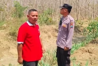 Aipda Tri bersama Bripda Ilham saat patroli kawasan hutan Desa Gampangsejati, Kecamatan Laren, Kabupaten Lamongan, Sabtu (26/9/2026). (Dok. Ho/RadarBangsa.co.id)
