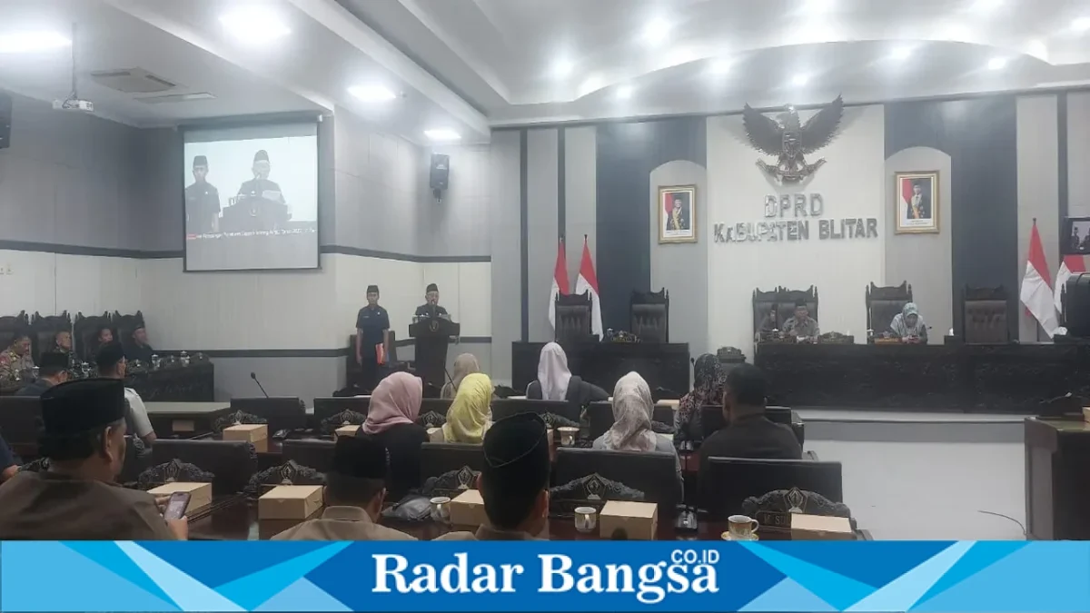 Bupati Blitar H. Rijanto saat menghadiri rapat paripurna DPRD Kabupaten Blitar, Selasa (29/9/2026). (Dok. Ho/RadarBangsa.co.id)