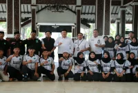 Bupati Sidoarjo Subandi melepas kontingen Pagar Nusa Sidoarjo yang terdiri atas 57 atlet dan 13 ofisial serta pelatih untuk mengikuti Kejurwil ke-10 Pagar Nusa Jawa Timur di Banyuwangi, Rabu (23/9/2026). (Dok. Ho/RadarBangsa.co.id)