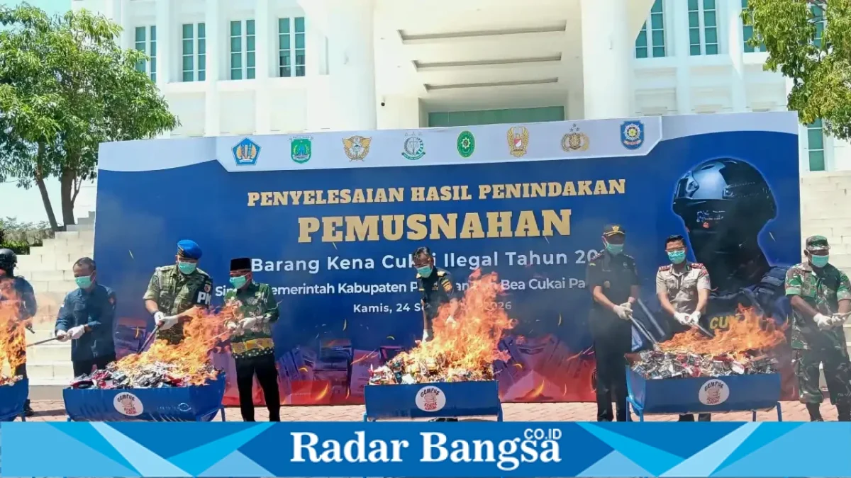 Pemusnahan barang kena cukai ilegal hasil penindakan Pemkab Pasuruan dan Bea Cukai Pasuruan, Kamis (24/9/2026). (Dok. Ho/RadarBangsa.co.id)