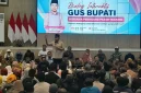 Bupati Jember Gus Fawait berdialog dengan pedagang dan mahasiswa di Pendopo Wahyawibawagraha, Selasa (22/9/2026). (Dok. Ho/RadarBangsa.co.id)