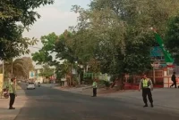 Personel Polsek Tikung melaksanakan Commanderwish pagi di salah satu titik pengaturan lalu lintas, Kamis (17/9/2026). (Dok. Ho/RadarBangsa.co.id)