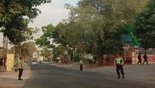 Personel Polsek Tikung melaksanakan Commanderwish pagi di salah satu titik pengaturan lalu lintas, Kamis (17/9/2026). (Dok. Ho/RadarBangsa.co.id)