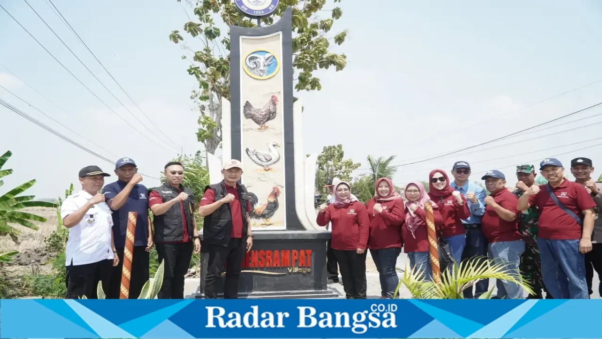 Bupati Lamongan Yuhronur Efendi saat pencanangan Desa Binaan Itik di Desa Klagensrampat, Kecamatan Maduran, Rabu (30/9). (Dok. Ho/RadarBangsa.co.id)