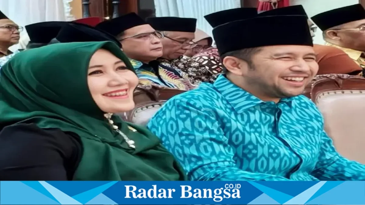 Emil Dardak  bersama Ning Lia saat Pengukuhan ICMI di Gedung Negara Grahadi, Sabtu (19/9/2026). (Dok. Ho/RadarBangsa.co.id)