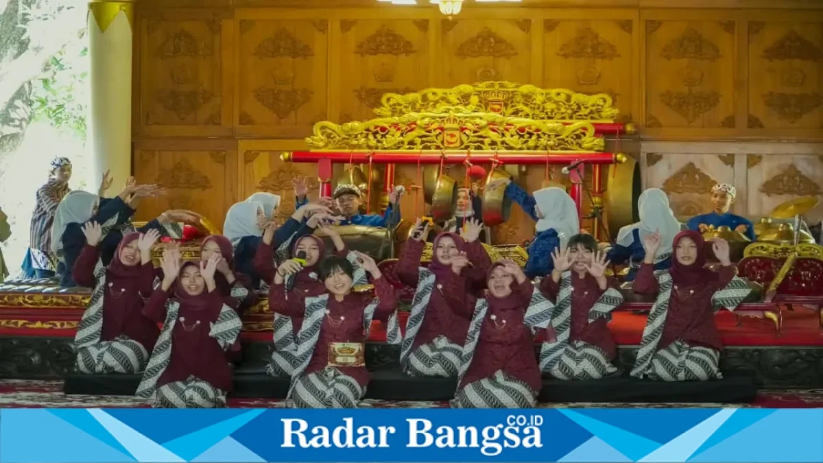 Pelajar dari berbagai jenjang mengikuti Festival Gamelan Kahuripan IV di Pendopo Delta Wibawa, Sidoarjo, Sabtu (26/9/2026). (Dok. Ho/RadarBangsa.co.id)