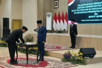 Bupati Jember Muhammad Fawait saat melantik pejabat administrator, pengawas, dan menyerahkan SK penugasan Kepala Puskesmas di Pendopo Wahyawibawagraha, Rabu (16/9/2026).