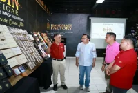 Bupati Jember Gus Fawait saat meninjau PT Bin Cigar, salah satu produsen cerutu di Jember, Sabtu (19/9/2026). (Dok. Ho/RadarBangsa.co.id)