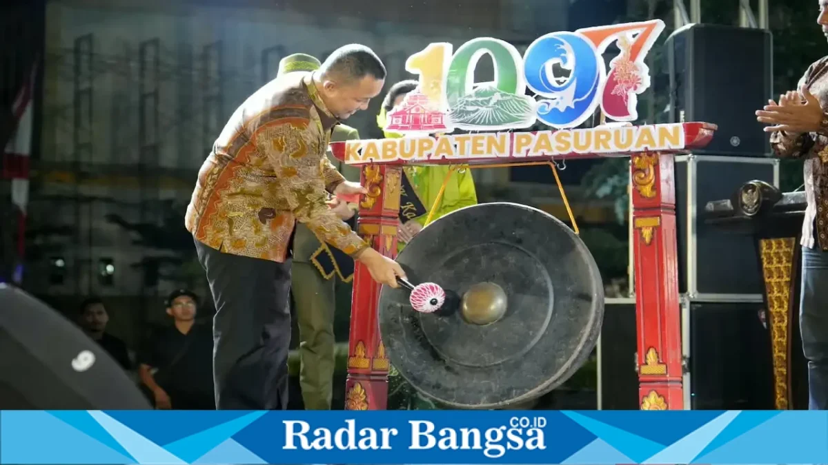 Bupati Pasuruan Rusdi Sutejo saat menghadiri Malam Resepsi Hari Jadi ke-1097 Kabupaten Pasuruan di Raci, Bangil, Jumat (18/9/2026). (Dok. Ho/RadarBangsa.co.id)