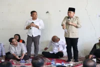 Gus Fawait berdialog dengan pedagang dan warga di kawasan Pasar Tanjung Jember, Rabu (16/9/2026). (Dok. Ho/RadarBangsa.co.id)