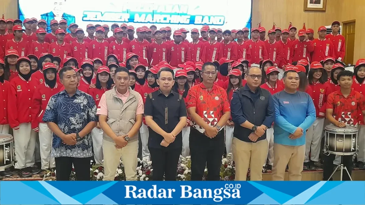 Bupati Jember Gus Fawait melepas kontingen JMB di Pendopo Wahyawibawagraha, Senin (31/8/2026). (Dok Ho/RadarBangsa.co.id)