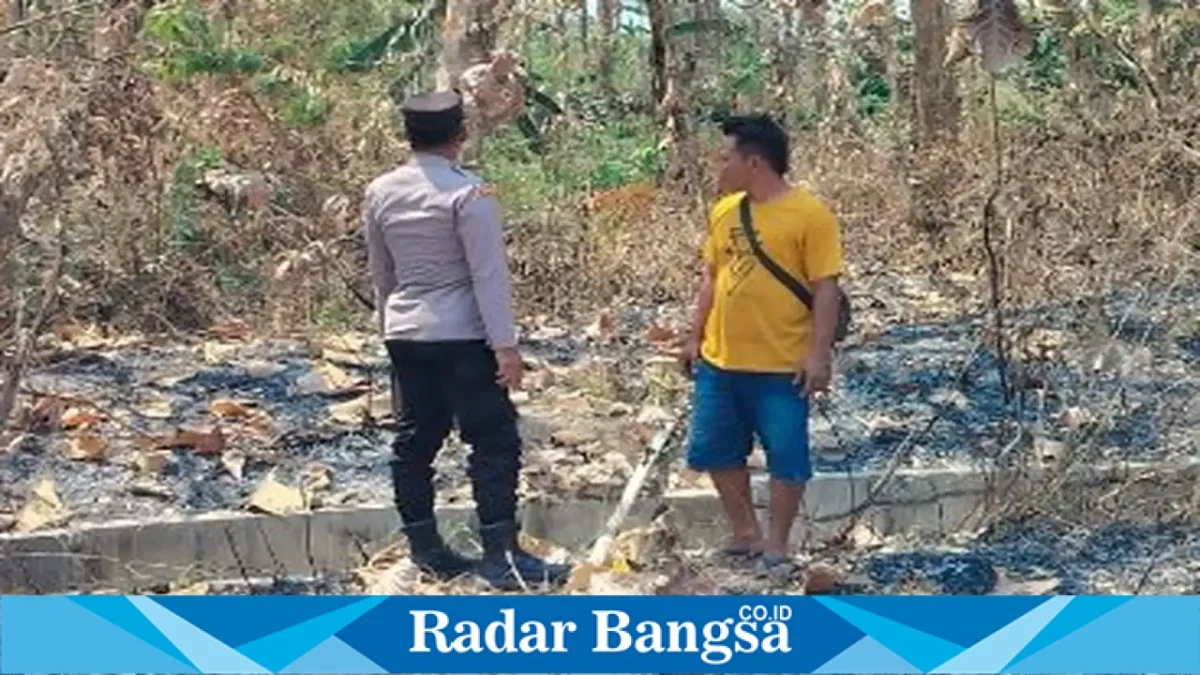 Polisi melakukan patroli dan memberikan imbauan pencegahan Karhutla kepada warga di kawasan hutan Desa Gampangsejati, Kecamatan Laren, Lamongan, Kamis (24/9/2026). (Dok. Ho/RadarBangsa.co.id)