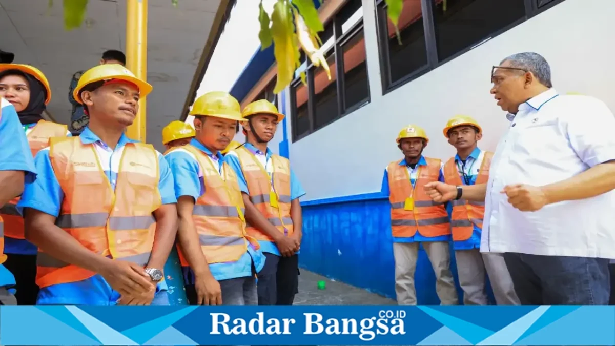 Wamenaker Afriansyah Noor saat menutup PVN Batch IV dan membuka Pelatihan Peningkatan Produktivitas di BPVP Ternate, Jumat (18/9/2026). (Dok. Ho/RadarBangsa.co.id)