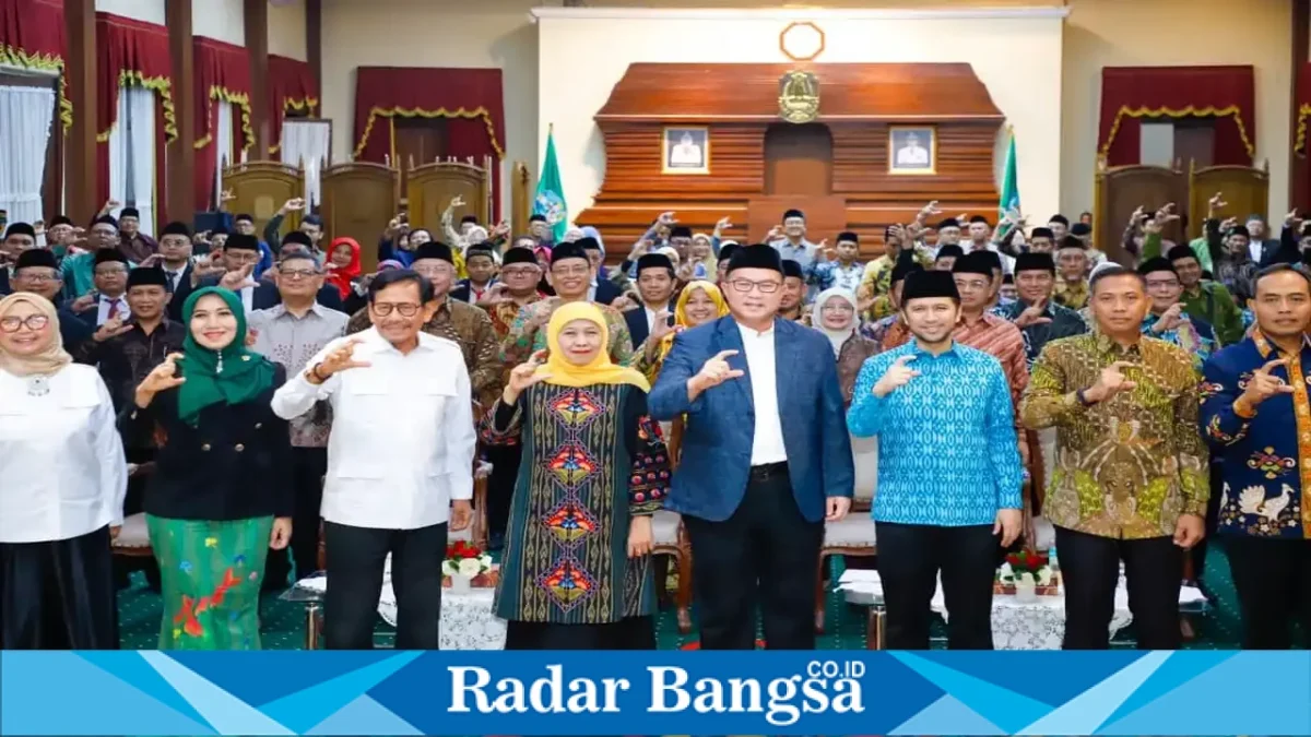 Gubernur Jawa Timur Khofifah Indar Parawansa menghadiri Pengukuhan Pengurus ICMI Jawa Timur di Gedung Negara Grahadi, Surabaya, Sabtu (19/9). (Dok. Ho/RadarBangsa.co.id)