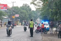 Personel Polsek Tikung melaksanakan Commander Wish pagi di tiga titik aktivitas masyarakat, Kamis (10/9/2026). (Foto Dok Ho/RadarBangsa.co.id)