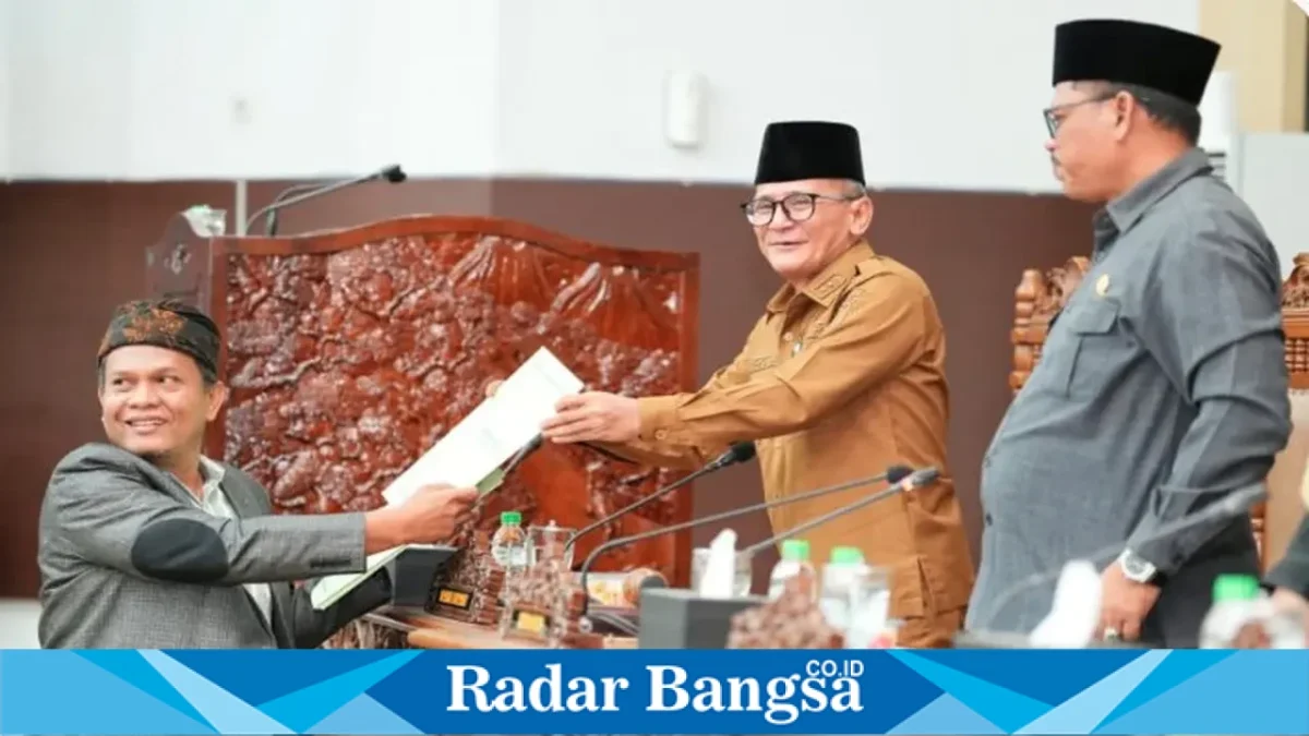 Wakil Bupati Pasuruan Shobih Asrori menyampaikan usulan lima Raperda non-APBD dalam rapat paripurna DPRD Kabupaten Pasuruan, Senin (28/9/2026). (Dok. Ho/RadarBangsa.co.id)