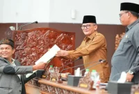 Wakil Bupati Pasuruan Shobih Asrori menyampaikan usulan lima Raperda non-APBD dalam rapat paripurna DPRD Kabupaten Pasuruan, Senin (28/9/2026). (Dok. Ho/RadarBangsa.co.id)