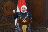 Ketua Dekranasda Lamongan Anis Kartika Yuhronur Efendi membuka workshop dan technical meeting Lomba Desain Batik Lamongan 2026 di Pendopo Lokatantra, Kamis (24/9/2026). (Dok. Ho/RadarBangsa.co.id)