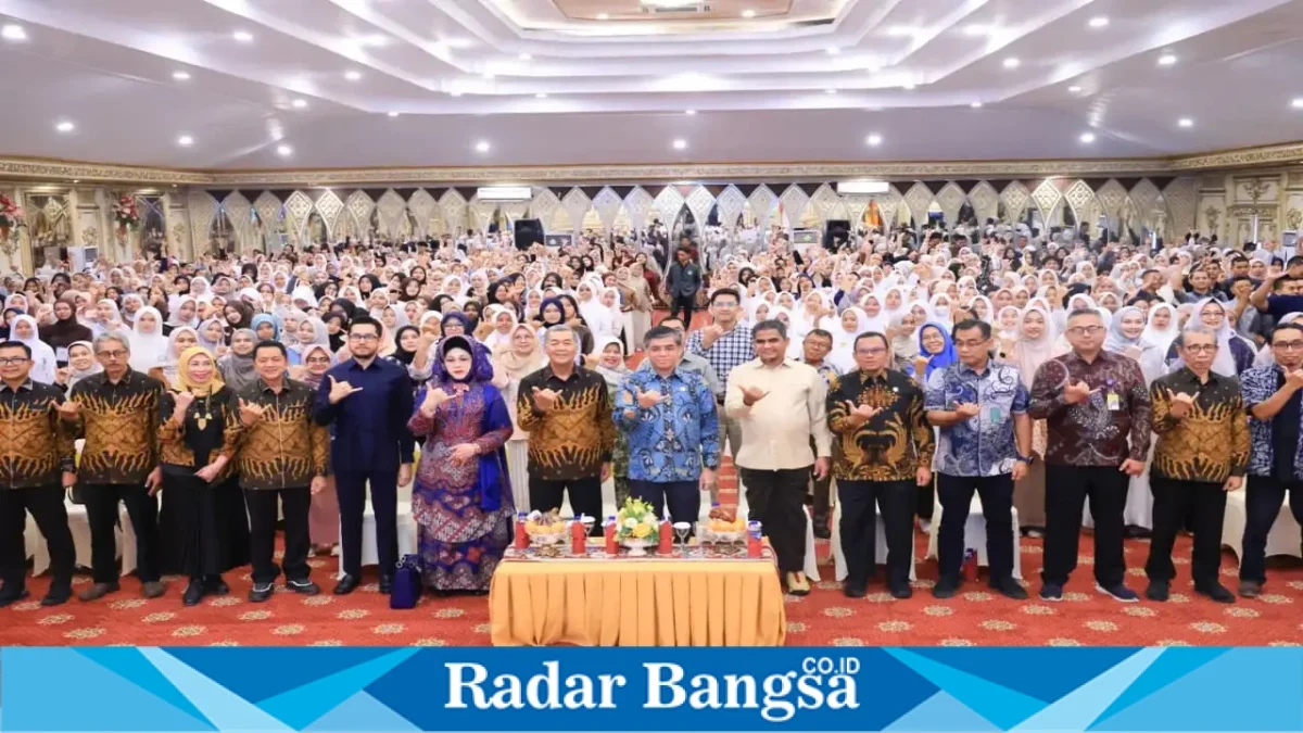 Menteri Ketenagakerjaan Yassierli saat menyampaikan Kuliah Umum Universitas Baiturrahmah di Padang, Jumat (25/9/2026). (Dok. Ho/RadarBangsa.co.id)