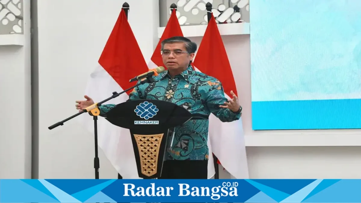 Menaker Yassierli memberikan arahan pada acara Green Mobility & Vocational Synergy 2026 di BBPVP Bandung, Sabtu (19/9/2026). (Dok. Ho/RadarBangsa.co.id)